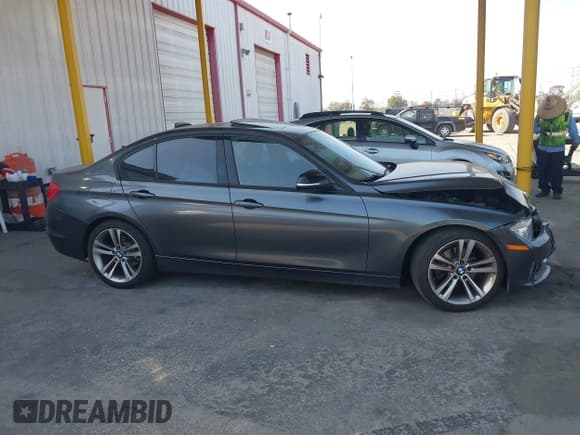 ✅ 2014 BMW 3 Series 328d • VIN: WBA3D3C52EK154020 • Лот: 42454115. Опубликован ранее на IAAI с пробегом 90 173 миль. Бесплатный доступ к архиву аукционных продаж из США и подробный отчёт об истории автомобиля на DreamBid. Изображение 13.