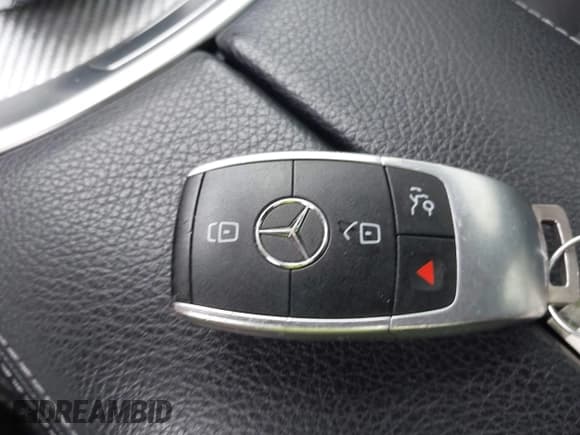 ✅ 2019 Mercedes-Benz C 43 AMG • VIN: 55SWF6EB5KU297002 • Lot: 42274373. Wystawiony na IAAI z przebiegiem 96 241 mil. Bezpłatny archiwum sprzedaży aukcyjnych z USA i szczegółowy raport historii pojazdu na DreamBid. Zdjęcie 11.