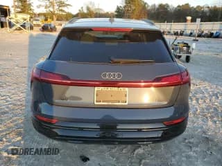 ✅ 2024 Audi Q8 e-tron Premium Plus • VIN: WA15AAGE3RB052230 • Лот: 85685314. Опубликован ранее на Copart с пробегом 9 250 миль. Бесплатный доступ к архиву аукционных продаж из США и подробный отчёт об истории автомобиля на DreamBid. Изображение 6.