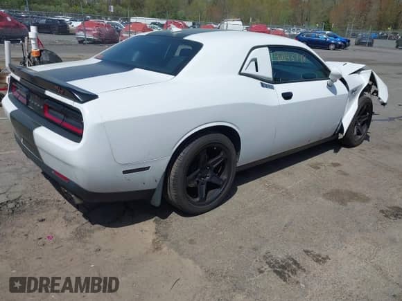 2018 Dodge Challenger R/T z VIN 2C3CDZBT2JH259541, wystawiony jako IAAI lot #42143798 z przebiegiem 90 510 mil mil oraz . Historia ofert i sprzedaży dostępna na DreamBid. Obrazek 4.