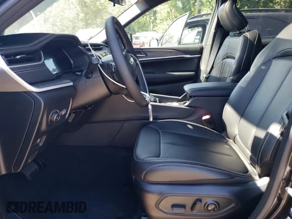 ✅ 2025 Jeep Grand Cherokee Limited • VIN: 1C4RJKBG0S8711129 • Lot: 71661985. Wystawiony na Copart z przebiegiem 38 mil. Bezpłatny archiwum sprzedaży aukcyjnych z USA i szczegółowy raport historii pojazdu na DreamBid. Zdjęcie 7.