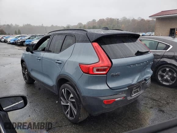 ✅ 2020 Volvo XC40 R-Design • VIN: YV4162UM5L2198933 • Lot: 90243785. Wystawiony na Copart z przebiegiem 89 881 mil. Bezpłatny archiwum sprzedaży aukcyjnych z USA i szczegółowy raport historii pojazdu na DreamBid. Zdjęcie 2.