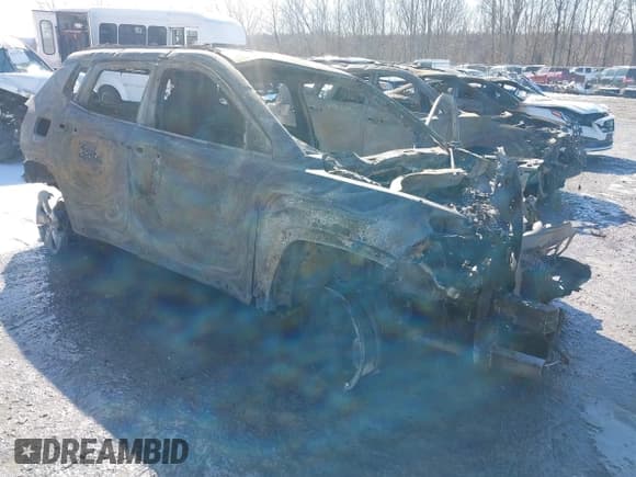 ✅ 2019 Jeep Compass Latitude • VIN: 3C4NJDBB3KT760907 • Lot: 40654559. Wystawiony na IAAI z przebiegiem 103 155 mil. Bezpłatny archiwum sprzedaży aukcyjnych z USA i szczegółowy raport historii pojazdu na DreamBid. Zdjęcie 1.