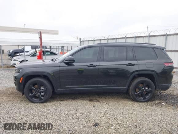 2024 Jeep Grand Cherokee Limited with VIN 1C4RJJBGXR8575743, listed as a IAAI auction lot 41520599 with 16,664 mi miles and . Bid and sale history available at DreamBid. Image 14.