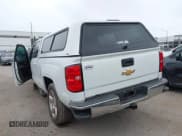 ✅ 2018 Chevrolet Silverado 1500 LT • VIN: 1GCPCREC4JF216526 • Lot: 43520727. Wystawiony na IAAI z przebiegiem 51 430 mil. Bezpłatny archiwum sprzedaży aukcyjnych z USA i szczegółowy raport historii pojazdu na DreamBid. Zdjęcie 3.