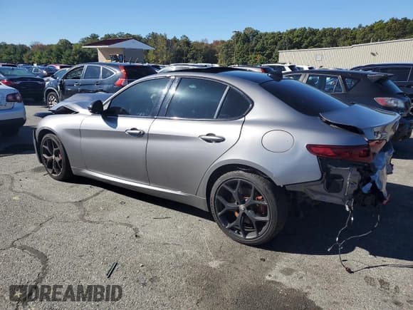 ✅ 2020 Alfa Romeo Giulia Ti Sport • VIN: ZARFANBN8L7632369 • Лот: 85540685. Опубликован ранее на Copart с пробегом Не указан. Бесплатный доступ к архиву аукционных продаж из США и подробный отчёт об истории автомобиля на DreamBid. Изображение 2.