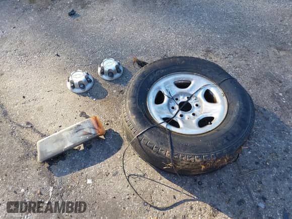 2004 Chevrolet Silverado 1500 LS с VIN 1GCEC14T84Z217286, выставлен на аукционе IAAI как лот 43473527 с пробегом 296 559 миль миль и . История ставок и продаж доступна на DreamBid. Изображение 12.