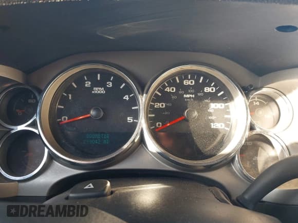 ✅ 2014 Chevrolet Silverado 2500HD LT • VIN: 1GC1KXE88EF160895 • Lot: 43581202. Wystawiony na IAAI z przebiegiem 299 042 mil. Bezpłatny archiwum sprzedaży aukcyjnych z USA i szczegółowy raport historii pojazdu na DreamBid. Zdjęcie 7.