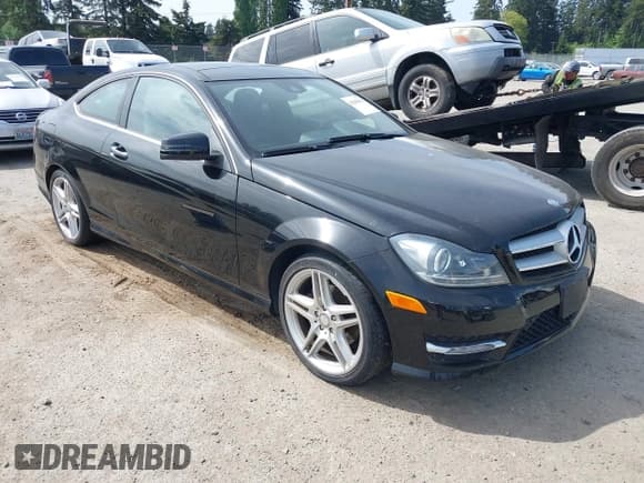 ✅ 2012 Mercedes-Benz C 250 • VIN: WDDGJ4HB5CF764992 • Lot: 42208031. Wystawiony na IAAI z przebiegiem 101 533 mil. Bezpłatny archiwum sprzedaży aukcyjnych z USA i szczegółowy raport historii pojazdu na DreamBid. Zdjęcie 1.