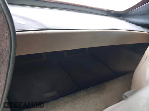 ✅ 1994 Chevrolet Corvette • VIN: 1G1YY32P1R5102357 • Lot: 43618578. Wystawiony na IAAI z przebiegiem 138 221 mil. Bezpłatny archiwum sprzedaży aukcyjnych z USA i szczegółowy raport historii pojazdu na DreamBid. Zdjęcie 8.