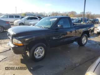 2002 Dodge Dakota Sport z VIN 1B7FL36XX2S643163, wystawiony jako Copart lot #80643184 z przebiegiem 230 990 mil mil oraz Nie do naprawy • Non repairable. Historia ofert i sprzedaży dostępna na DreamBid. Obrazek 1.