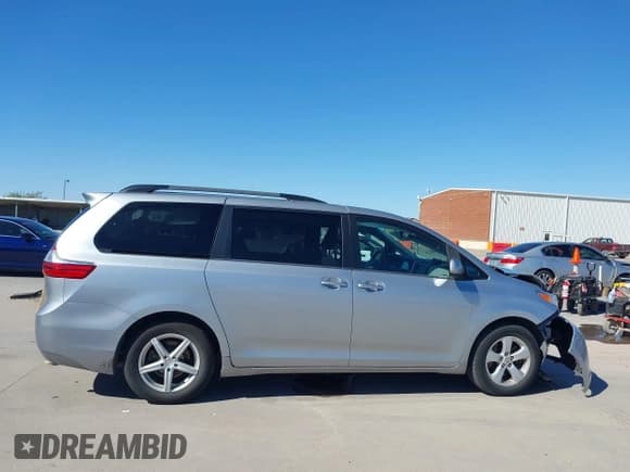 ✅ 2015 Toyota Sienna LE • VIN: 5TDKK3DC6FS673678 • Lot: 43473849. Listed on IAAI with 69,372 mi. Free auction sales archive from the USA and detailed vehicle history report at DreamBid. Image 13.