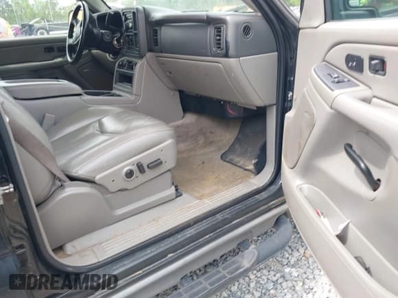 ✅ 2006 Chevrolet Suburban LS 1WT • VIN: 1GNEC16Z36J176432 • Лот: 42053552. Опубликован ранее на IAAI с пробегом 364 087 миль. Бесплатный доступ к архиву аукционных продаж из США и подробный отчёт об истории автомобиля на DreamBid. Изображение 5.