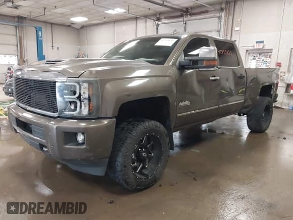 ✅ 2018 Chevrolet Silverado 2500HD High Country • VIN: 1GC1KXEY7JF102223 • Лот: 42759853. Опубликован ранее на IAAI с пробегом 89 061 миль. Бесплатный доступ к архиву аукционных продаж из США и подробный отчёт об истории автомобиля на DreamBid. Изображение 2.
