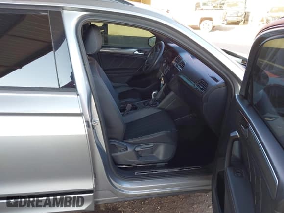 ✅ 2023 Volkswagen Tiguan SE R-Line Black • VIN: 3VVCB7AX9PM132551 • Лот: 43126052. Опубликован ранее на IAAI с пробегом 25 795 миль. Бесплатный доступ к архиву аукционных продаж из США и подробный отчёт об истории автомобиля на DreamBid. Изображение 5.