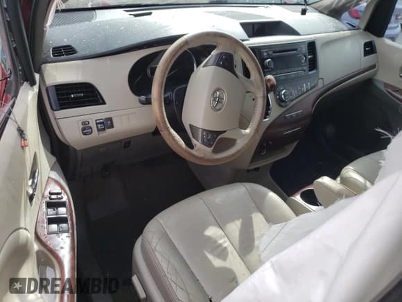 ✅ 2013 Toyota Sienna XLE AAS • VIN: 5TDYK3DC0DS362335 • Lot: 71625885. Wystawiony na Copart z przebiegiem Nie podano. Bezpłatny archiwum sprzedaży aukcyjnych z USA i szczegółowy raport historii pojazdu na DreamBid. Zdjęcie 8.