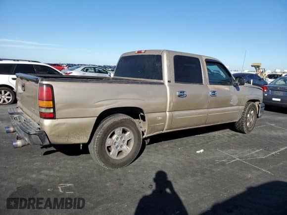 2005 Chevrolet Silverado 1500 LS with VIN 2GCEC13T851149387, listed as a Copart auction lot 89526685 with 212,128 mi miles and Salvage title. Bid and sale history available at DreamBid. Image 3.