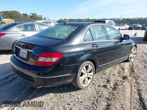 ✅ 2008 Mercedes-Benz C 300 Sport • VIN: WDDGF54X48F125731 • Lot: 43911962. Wystawiony na IAAI z przebiegiem 193 961 mil. Bezpłatny archiwum sprzedaży aukcyjnych z USA i szczegółowy raport historii pojazdu na DreamBid. Zdjęcie 4.