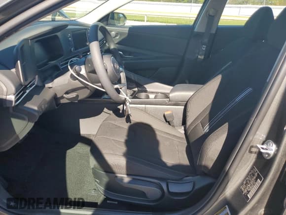 ✅ 2025 Hyundai Elantra Blue • VIN: KMHLM4DJ2SU143471 • Lot: 87416255. Listed on Copart with 1,297 mi. Free auction sales archive from the USA and detailed vehicle history report at DreamBid. Image 7.