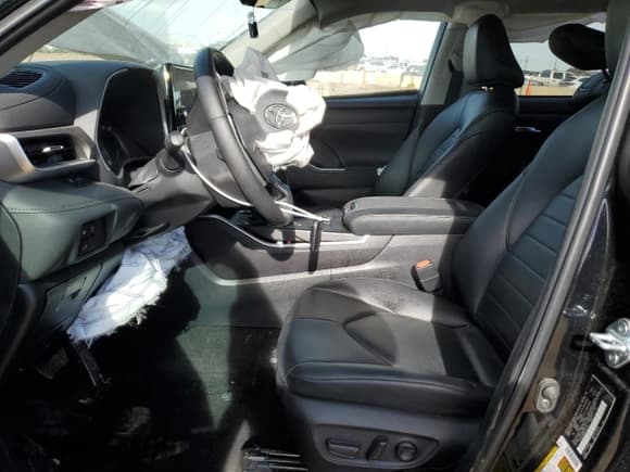 ✅ 2024 Toyota Highlander XLE • VIN: 5TDKDRBH8RS535351 • Lot: 91002455. Listed on Copart with 29,639 mi. Free auction sales archive from the USA and detailed vehicle history report at DreamBid. Image 7.