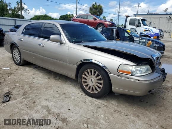 ✅ 2003 Lincoln Town Car Executive • VIN: 1LNHM81WX3Y610367 • Lot: 68898224. Listed on Copart with 152,216 mi. Free auction sales archive from the USA and detailed vehicle history report at DreamBid. Image 4.