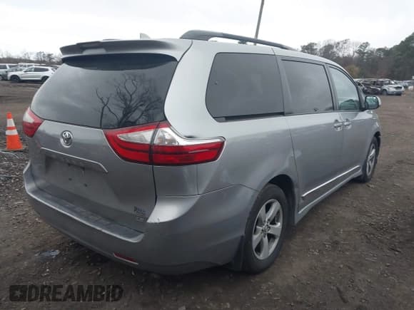 ✅ 2018 Toyota Sienna LE • VIN: 5TDKZ3DC8JS932904 • Lot: 43779775. Listed on IAAI with 243,878 mi. Free auction sales archive from the USA and detailed vehicle history report at DreamBid. Image 4.