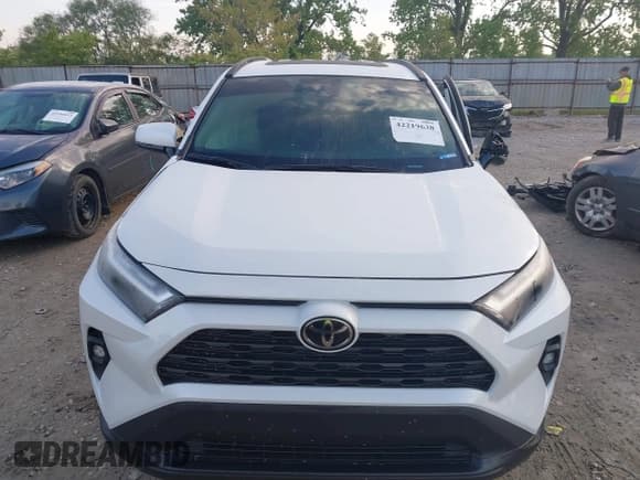 ✅ 2024 Toyota RAV4 XLE Premium • VIN: 2T3A1RFV5RW452270 • Лот: 42219638. Опубликован ранее на IAAI с пробегом 9 611 миль. Бесплатный доступ к архиву аукционных продаж из США и подробный отчёт об истории автомобиля на DreamBid. Изображение 12.