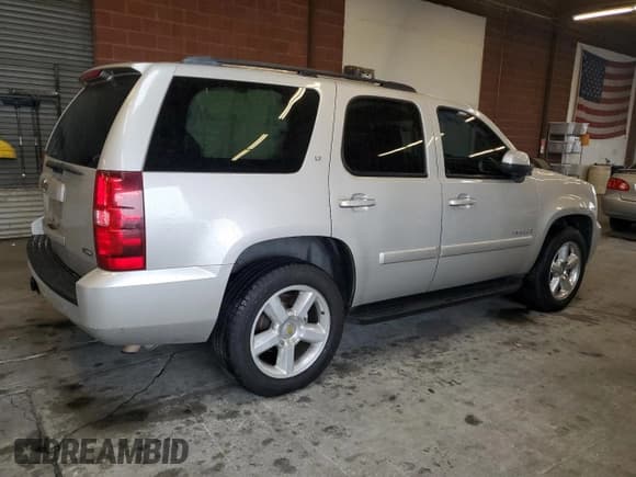 ✅ 2007 Chevrolet Tahoe LT • VIN: 1GNFK13047R333417 • Lot: 93086685. Wystawiony na Copart z przebiegiem 236 534 mil. Bezpłatny archiwum sprzedaży aukcyjnych z USA i szczegółowy raport historii pojazdu na DreamBid. Zdjęcie 3.