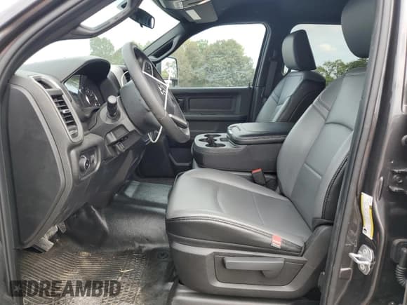 ✅ 2024 Ram 2500 Tradesman • VIN: 3C6UR5CL2RG406906 • Lot: 81215835. Wystawiony na Copart z przebiegiem 9 330 mil. Bezpłatny archiwum sprzedaży aukcyjnych z USA i szczegółowy raport historii pojazdu na DreamBid. Zdjęcie 7.