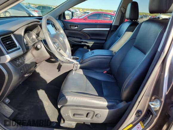 ✅ 2018 Toyota Highlander XLE • VIN: 5TDKZRFH9JS548187 • Lot: 87394365. Wystawiony na Copart z przebiegiem 69 203 mil. Bezpłatny archiwum sprzedaży aukcyjnych z USA i szczegółowy raport historii pojazdu na DreamBid. Zdjęcie 7.