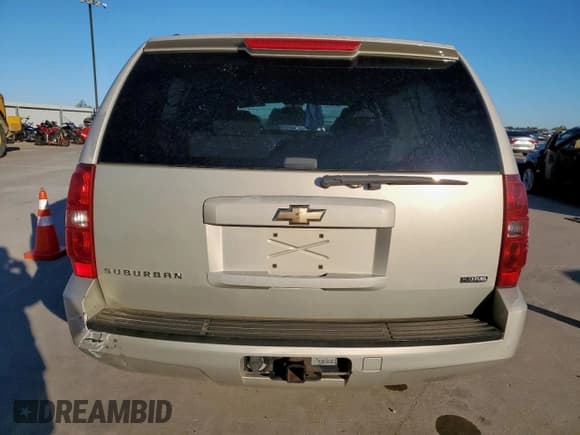 ✅ 2007 Chevrolet Suburban LT • VIN: 3GNFC16077G141157 • Лот: 90402685. Опубликован ранее на Copart с пробегом Не указан. Бесплатный доступ к архиву аукционных продаж из США и подробный отчёт об истории автомобиля на DreamBid. Изображение 6.