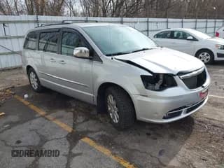 ✅ 2011 Chrysler Town & Country Touring L • VIN: 2A4RR8DG3BR713903 • Lot: 43747721. Wystawiony na IAAI z przebiegiem 120 355 mil. Bezpłatny archiwum sprzedaży aukcyjnych z USA i szczegółowy raport historii pojazdu na DreamBid. Zdjęcie 1.