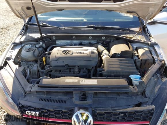 ✅ 2015 Volkswagen Golf GTI S • VIN: 3VWYT7AU8FM074533 • Lot: 43303832. Wystawiony na IAAI z przebiegiem 79 687 mil. Bezpłatny archiwum sprzedaży aukcyjnych z USA i szczegółowy raport historii pojazdu na DreamBid. Zdjęcie 10.