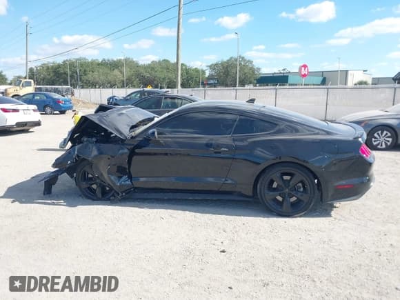 ✅ 2022 Ford Mustang GT • VIN: 1FA6P8CF2N5150891 • Lot: 43462257. Listed on IAAI with 29,927 mi. Free auction sales archive from the USA and detailed vehicle history report at DreamBid. Image 15.