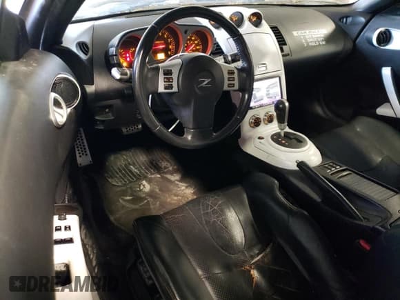 ✅ 2007 Nissan 350Z • VIN: JN1BZ34D97M500144 • Lot: 39579634. Wystawiony na Copart z przebiegiem 106 650 mil. Bezpłatny archiwum sprzedaży aukcyjnych z USA i szczegółowy raport historii pojazdu na DreamBid. Zdjęcie 8.