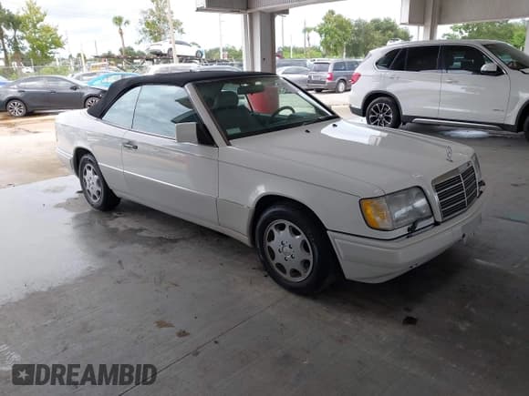 ✅ 1995 Mercedes-Benz E 320 • VIN: WDBEA66E2SC212701 • Lot: 43119187. Wystawiony na IAAI z przebiegiem 112 515 mil. Bezpłatny archiwum sprzedaży aukcyjnych z USA i szczegółowy raport historii pojazdu na DreamBid. Zdjęcie 1.