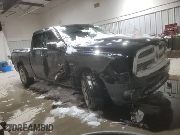 2010 Dodge 1500 Laramie z VIN 1D7RV1GT0AS196998, wystawiony jako Copart lot #45585925 z przebiegiem Nie podano mil oraz Szkoda całkowita • Salvage title. Historia ofert i sprzedaży dostępna na DreamBid. Obrazek 4.