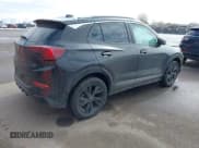 ✅ 2024 Buick Encore GX Sport Touring • VIN: KL4AMESL1RB209272 • Lot: 41646448. Wystawiony na IAAI z przebiegiem 20 797 mil. Bezpłatny archiwum sprzedaży aukcyjnych z USA i szczegółowy raport historii pojazdu na DreamBid. Zdjęcie 4.