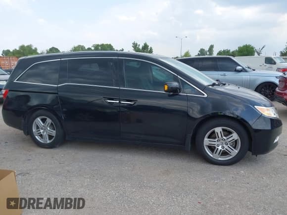 ✅ 2013 Honda Odyssey Touring • VIN: 5FNRL5H99DB062180 • Lot: 43078654. Wystawiony na IAAI z przebiegiem 154 334 mil. Bezpłatny archiwum sprzedaży aukcyjnych z USA i szczegółowy raport historii pojazdu na DreamBid. Zdjęcie 13.