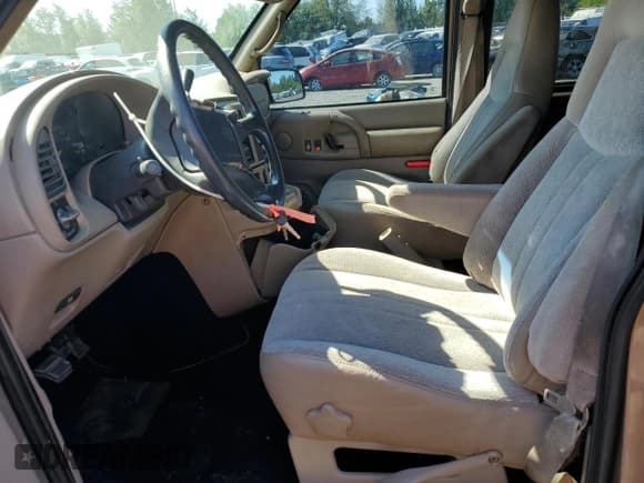 ✅ 1998 GMC Safari Cargo • VIN: 1GTDM19W1WB508025 • Lot: 65167245. Listed on Copart with 618,078 mi. Free auction sales archive from the USA and detailed vehicle history report at DreamBid. Image 7.