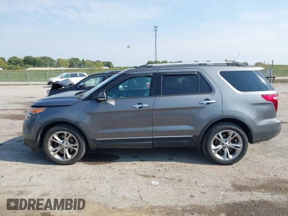 ✅ 2014 Ford Explorer Limited • VIN: 1FM5K8F88EGB33949 • Lot: 43474374. Wystawiony na IAAI z przebiegiem 117 581 mil. Bezpłatny archiwum sprzedaży aukcyjnych z USA i szczegółowy raport historii pojazdu na DreamBid. Zdjęcie 14.