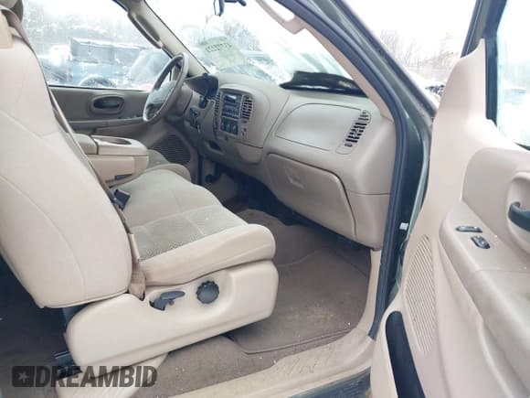 ✅ 2003 Ford F-150 XL • VIN: 2FTRX18L73CA27474 • Lot: 43772221. Wystawiony na IAAI z przebiegiem Nie podano. Bezpłatny archiwum sprzedaży aukcyjnych z USA i szczegółowy raport historii pojazdu na DreamBid. Zdjęcie 5.