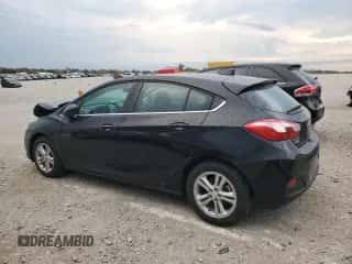 2017 Chevrolet Cruze LT z VIN 3G1BE6SM1HS579929, wystawiony jako Copart lot #86519655 z przebiegiem 107 873 mil mil oraz Czysty tytuł • Clean title. Historia ofert i sprzedaży dostępna na DreamBid. Obrazek 2.