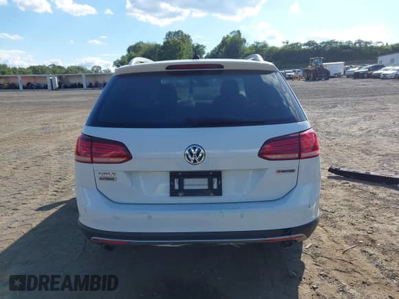 ✅ 2019 Volkswagen Golf S • VIN: 3VWM17AU5KM519857 • Lot: 43119440. Wystawiony na IAAI z przebiegiem 113 157 mil. Bezpłatny archiwum sprzedaży aukcyjnych z USA i szczegółowy raport historii pojazdu na DreamBid. Zdjęcie 17.