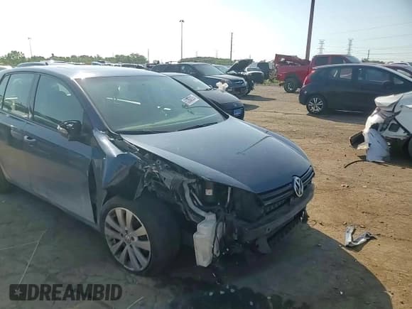 ✅ 2013 Volkswagen Golf TDI w/Sunroof & Nav • VIN: WVWNM7AJ8DW039741 • Лот: 63357835. Опубликован ранее на Copart с пробегом 189 021 миль. Бесплатный доступ к архиву аукционных продаж из США и подробный отчёт об истории автомобиля на DreamBid. Изображение 13.