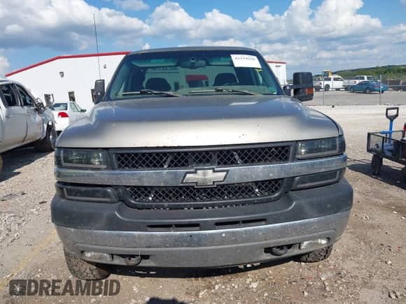 2002 Chevrolet Silverado 2500HD LS с VIN 1GCHK29U82E137708, выставлен на аукционе IAAI как лот 43339910 с пробегом 261 256 миль миль и . История ставок и продаж доступна на DreamBid. Изображение 13.