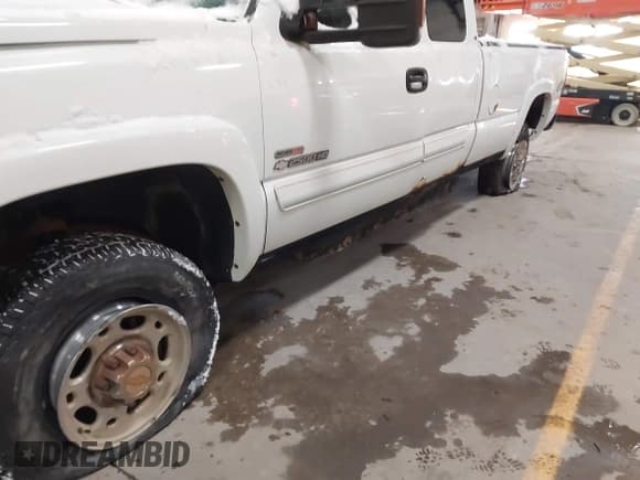 ✅ 2004 Chevrolet Silverado 2500HD LT • VIN: 1GCHK29114E207770 • Lot: 43854934. Wystawiony na IAAI z przebiegiem Nie podano. Bezpłatny archiwum sprzedaży aukcyjnych z USA i szczegółowy raport historii pojazdu na DreamBid. Zdjęcie 17.