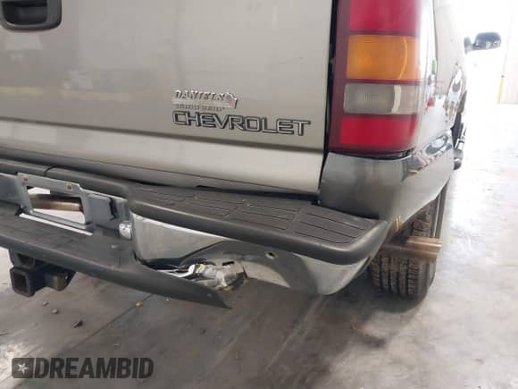 2000 Chevrolet Silverado 1500 LS z VIN 1GCEK19T1YE336600, wystawiony jako IAAI lot #42383410 z przebiegiem 64 920 mil mil oraz . Historia ofert i sprzedaży dostępna na DreamBid. Obrazek 13.