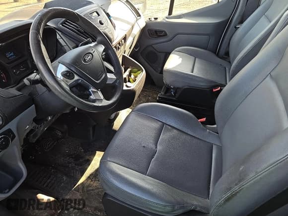 ✅ 2017 Ford Transit • VIN: 1FTYR3XM8HKA15851 • Lot: 42246607. Wystawiony na IAAI z przebiegiem 130 285 mil. Bezpłatny archiwum sprzedaży aukcyjnych z USA i szczegółowy raport historii pojazdu na DreamBid. Zdjęcie 1.