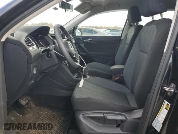 ✅ 2018 Volkswagen Tiguan S • VIN: 3VV0B7AX0JM072623 • Лот: 93726515. Опубликован ранее на Copart с пробегом 94 710 миль. Бесплатный доступ к архиву аукционных продаж из США и подробный отчёт об истории автомобиля на DreamBid. Изображение 7.